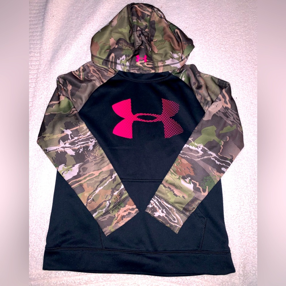 Girls blk/ hot pink Camo Under Armour Hoodie